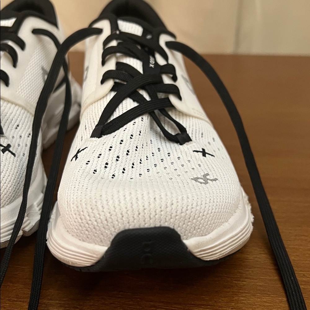 On Cloud X 4 Sneaker White/Black, 7 - Picture 7 of 12
